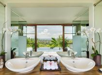 Villa The Longhouse , Ensuite Bathroom